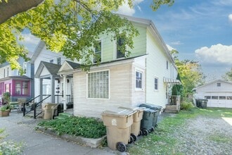 Building Photo - 112 N Few St