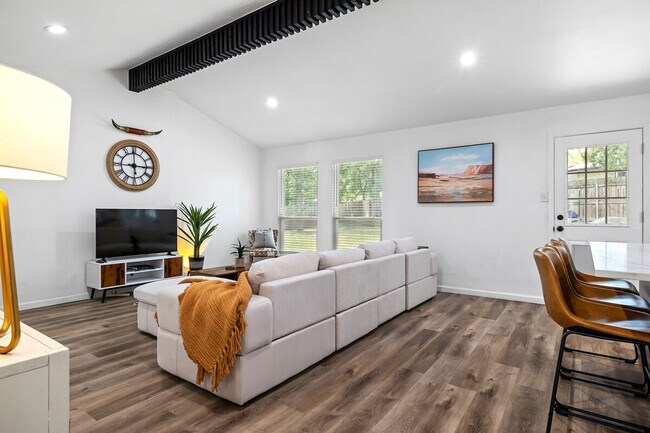 Foto del edificio - 5105 Galen Ct