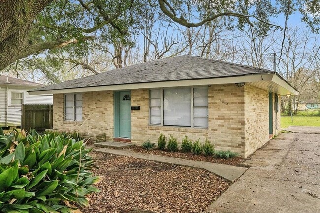 Building Photo - Cute house for rent!