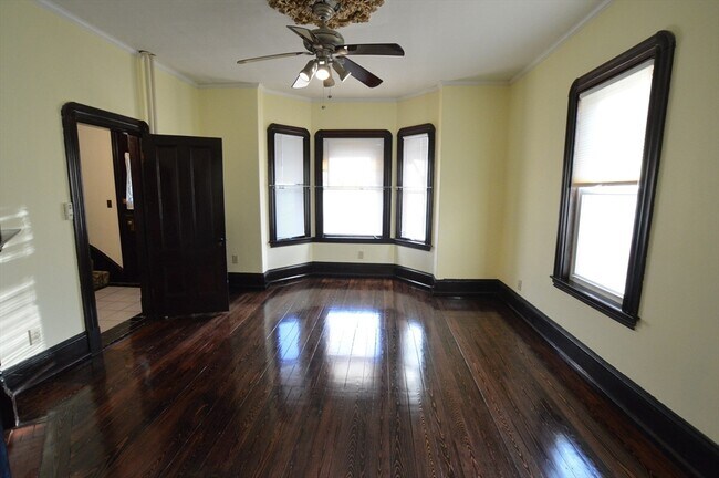 Foto del edificio - 84 Crescent Ave