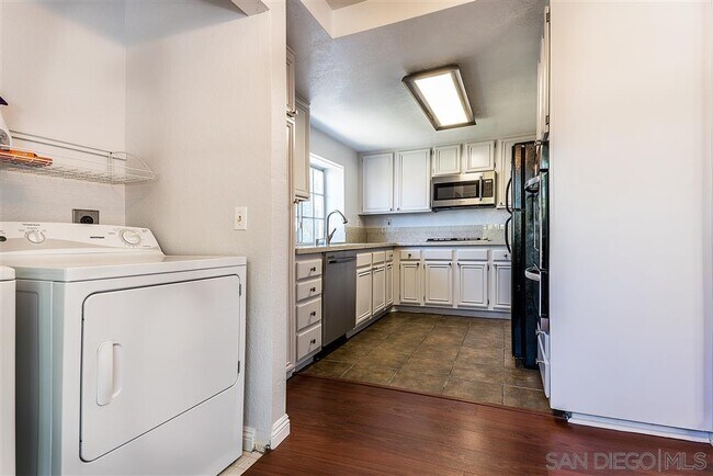 Building Photo - 1050 La Tortuga Dr