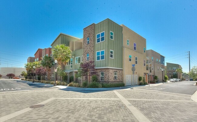 Foto del edificio - 8872 Maple Ave