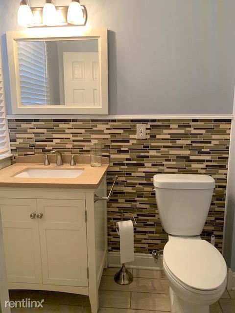 Building Photo - 2 br, 1.5 bath Townhome - 1007 Binney St