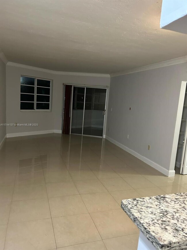 Foto del edificio - 1655 NE Miami Gardens Dr