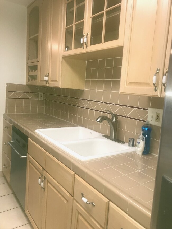 KITCHEN - 2911 4th St