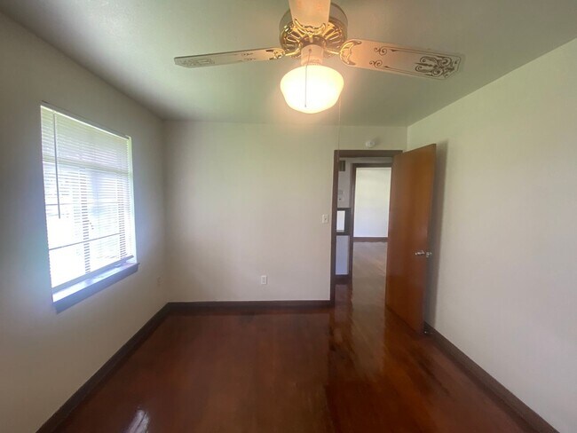 Building Photo - 3 bedroom 1 bath - Bethany Schools