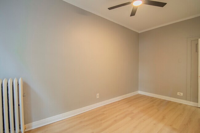 Foto del edificio - 1414 W Pratt Blvd