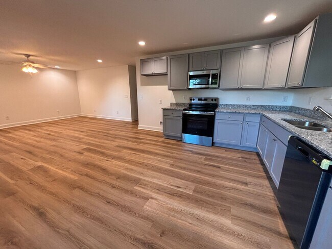Foto del edificio - 3 Bedrooms, 2 Bathrooms - NEW CONSTRUCTION...