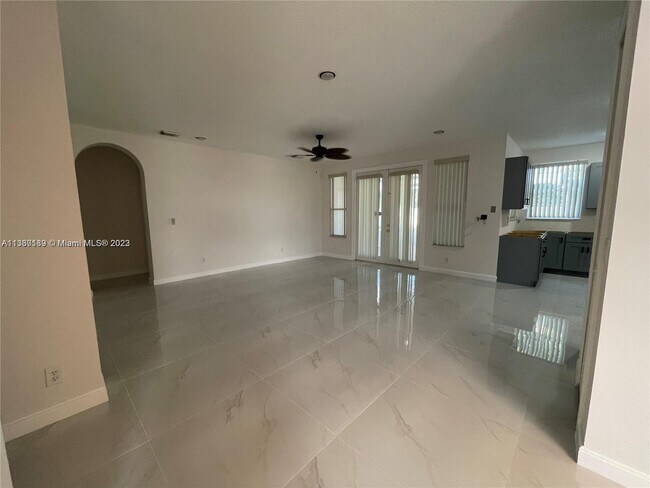 Building Photo - 14511 SW 33rd Ct