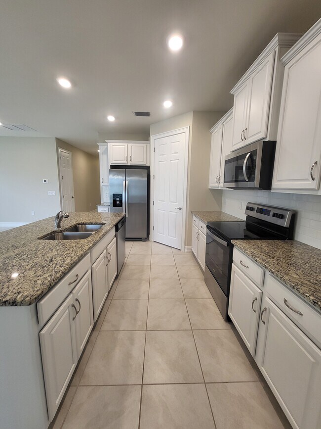 Building Photo - 3276 Baravaldo Cir