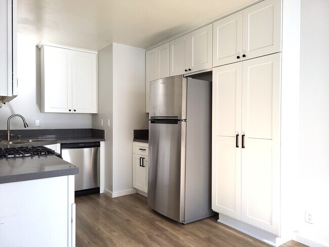 Gourmet Kitchen - 414 13th St
