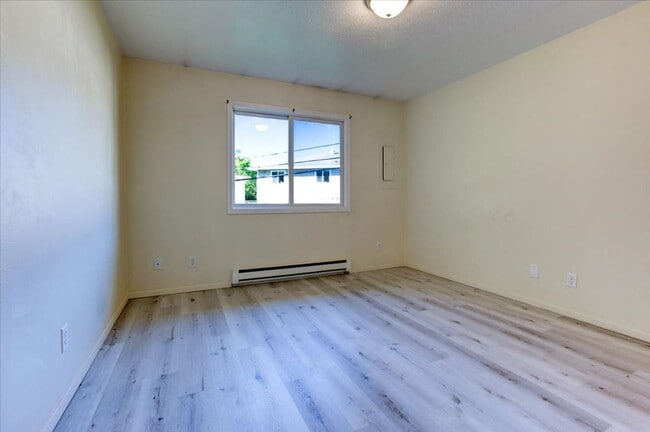 Building Photo - 114 17th Ave E