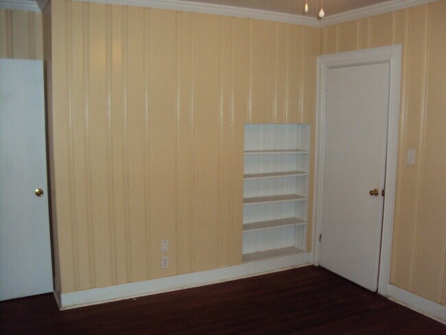 Building Photo - 1237 Rosewood Ave