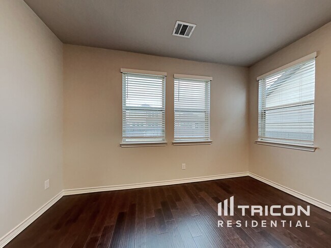 Building Photo - 207 Eves Necklace Drive Buda TX