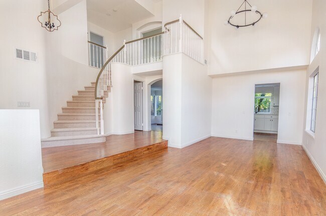 Building Photo - 26696 Baronet