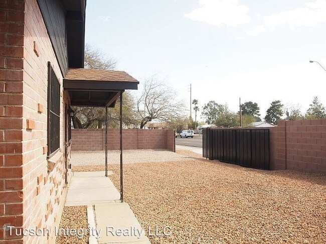 Building Photo - 2237 E Grant Rd