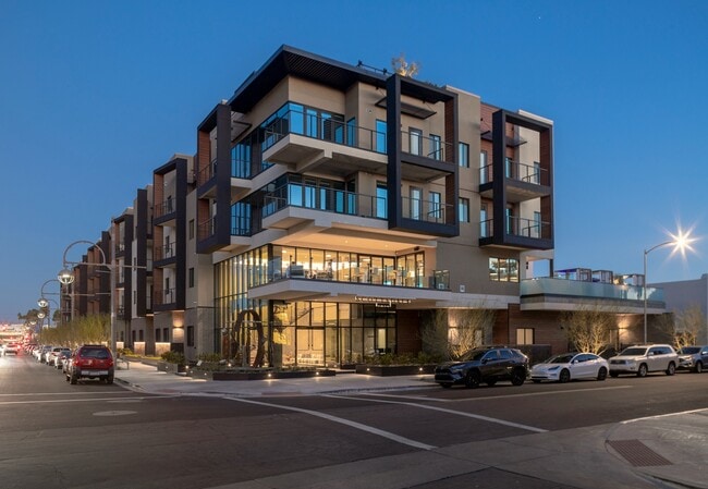 Building Photo - Scottsdale on Main