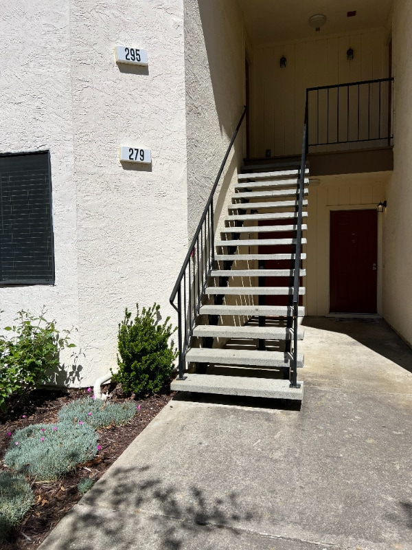 Building Photo - 5085 Valley Crest Dr