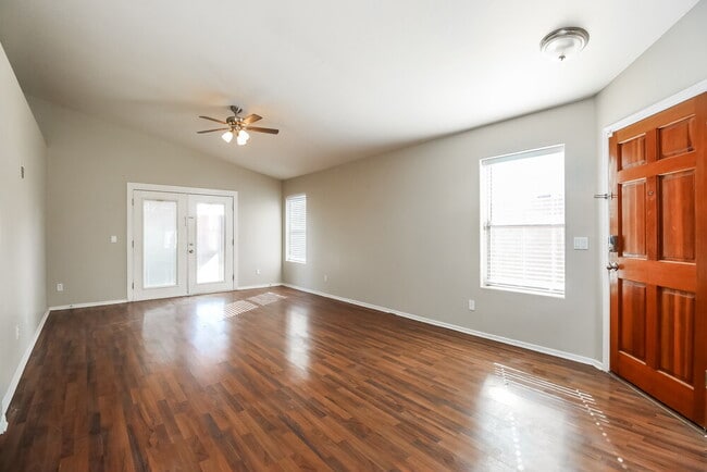 Building Photo - 91 N Soho Pl