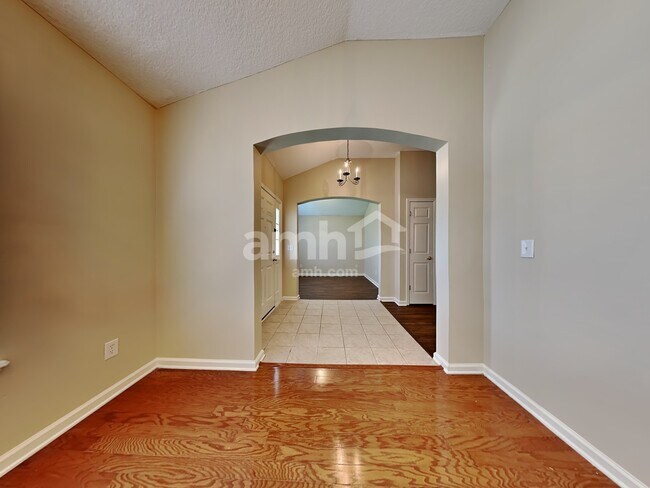 Foto del edificio - 7152 Rapid River Dr N