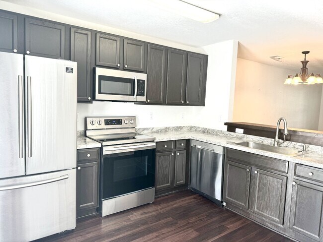 Building Photo - Updated Townhome in University Park!