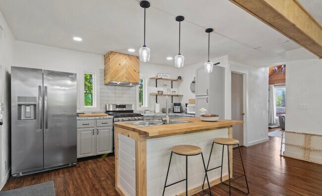 Foto del edificio - 38835 Pinewood Ave