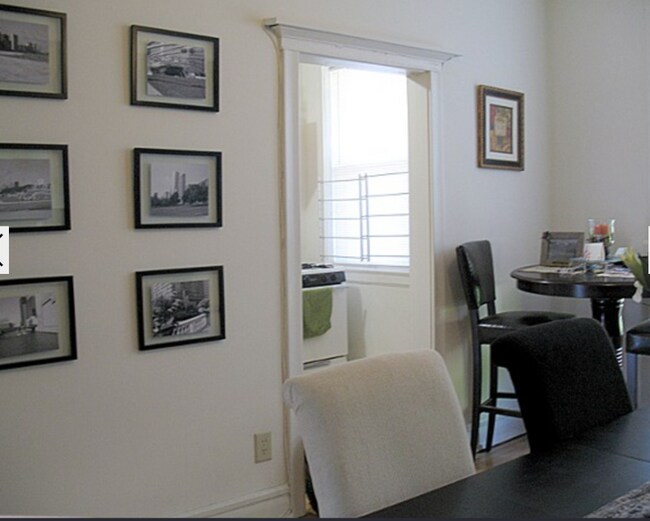 Foto del edificio - 12-4612 N Damen Ave