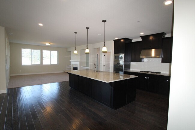 Foto del edificio - WELL MAINTAINED, BEAUTIFUL 5 BR HOME IN THE CAMAS HILLS!