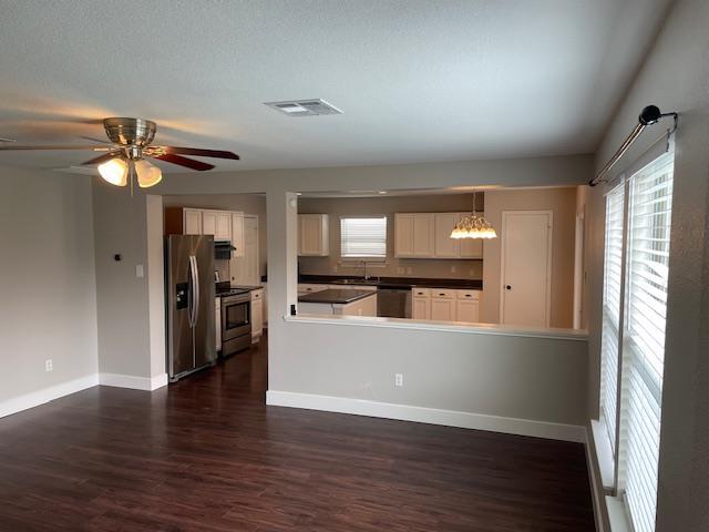 Foto del edificio - 4402 King's Canyon Dr