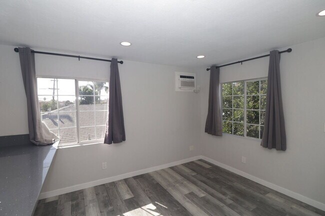 Foto del edificio - 4239 Swift Ave