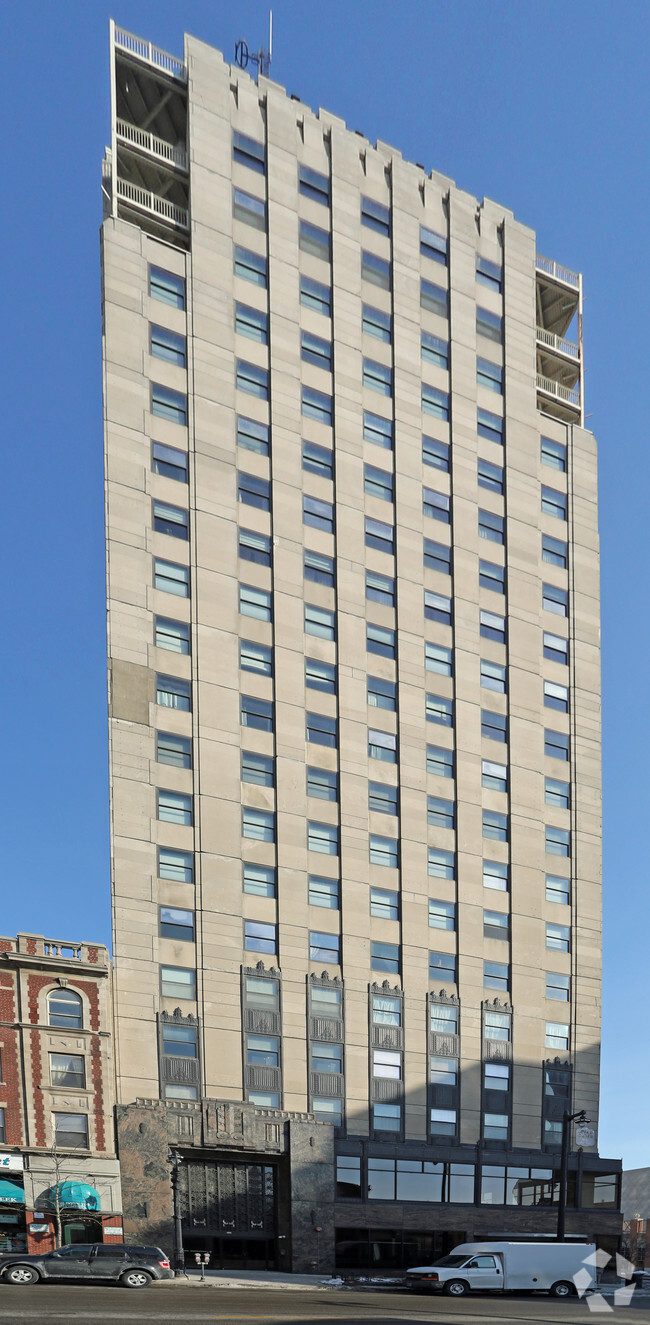 The Wisconsin Tower Apartments - Milwaukee, WI | Apartments.com