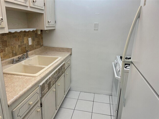 Foto del edificio - 101 NW 204th St
