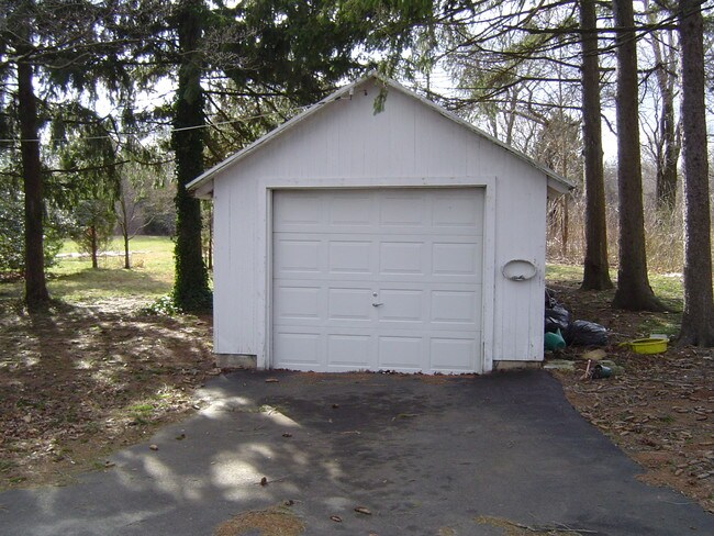 garaje para un coche - 230 S Hope Chapel Rd