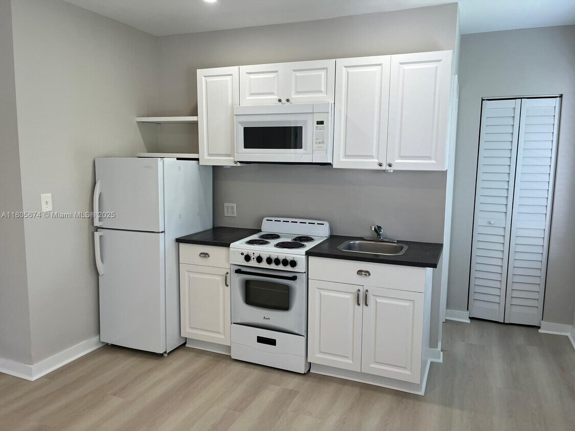 Foto principal - 534 SW 6th Ct