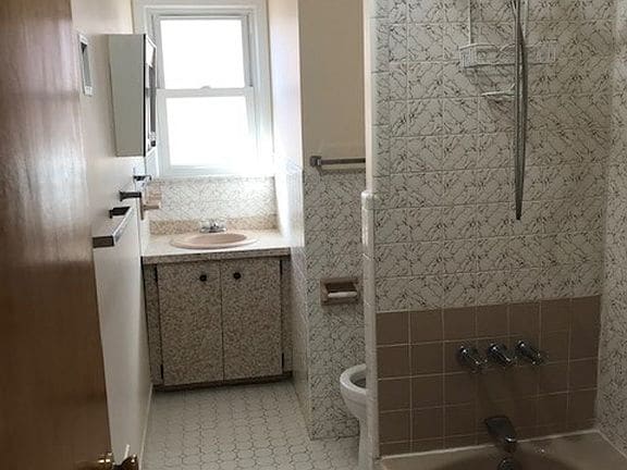 Photo - "Charming 3-Bedroom Home with Spacious Int...