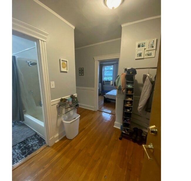 Building Photo - 368 Riverway