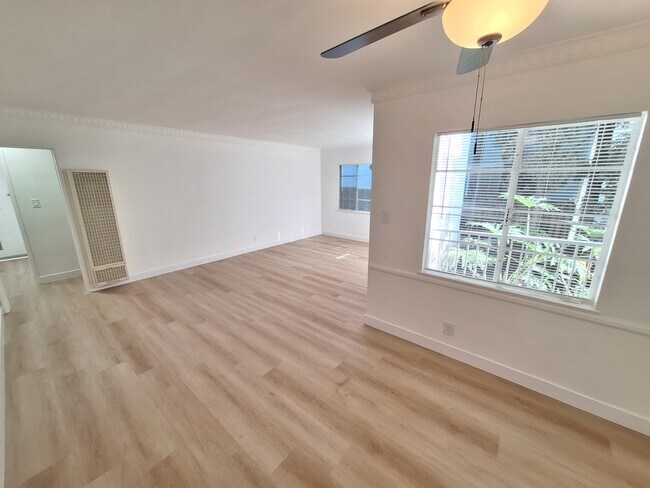 Foto del edificio - 1756 Malcolm Ave