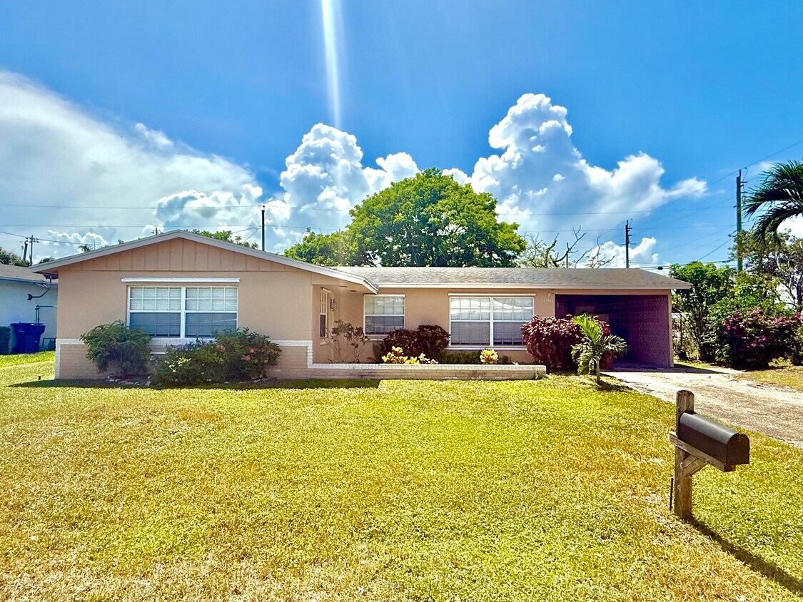 Foto principal - 3161 Avenue H E