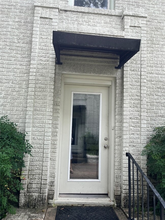 Foto del edificio - 1024 Heights Blvd