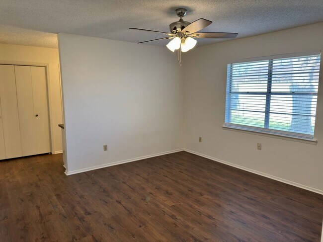 Foto del edificio - 328 E Johnson St