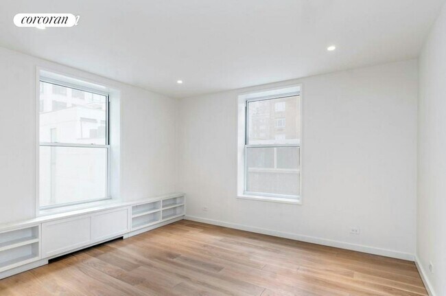 Building Photo - 40 E 62nd St