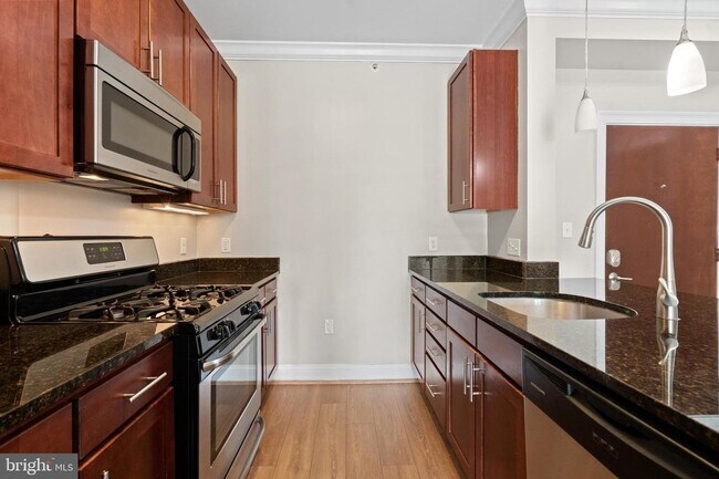 Foto del edificio - 6301 Edsall Rd