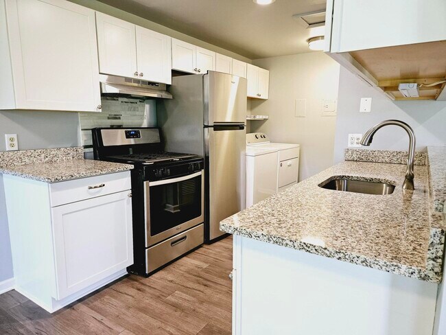 Building Photo - 2650 Fenwick Ct