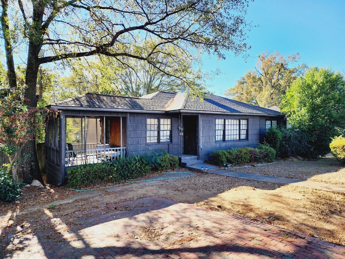 Foto principal - 1731 Oxmoor Road, Homewood, Alabama 35209