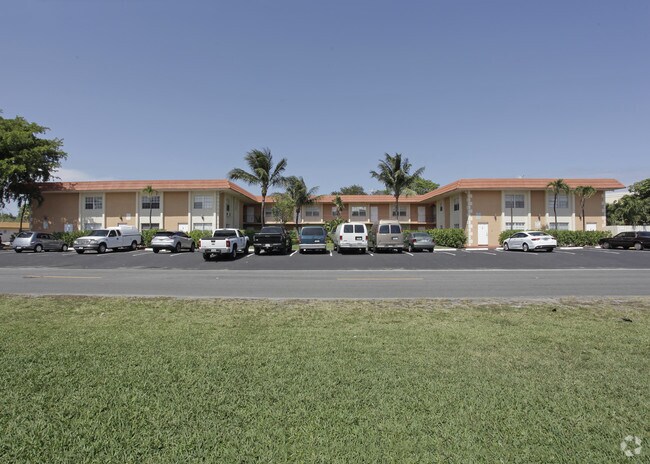 Building Photo - 978 SW 10th Dr