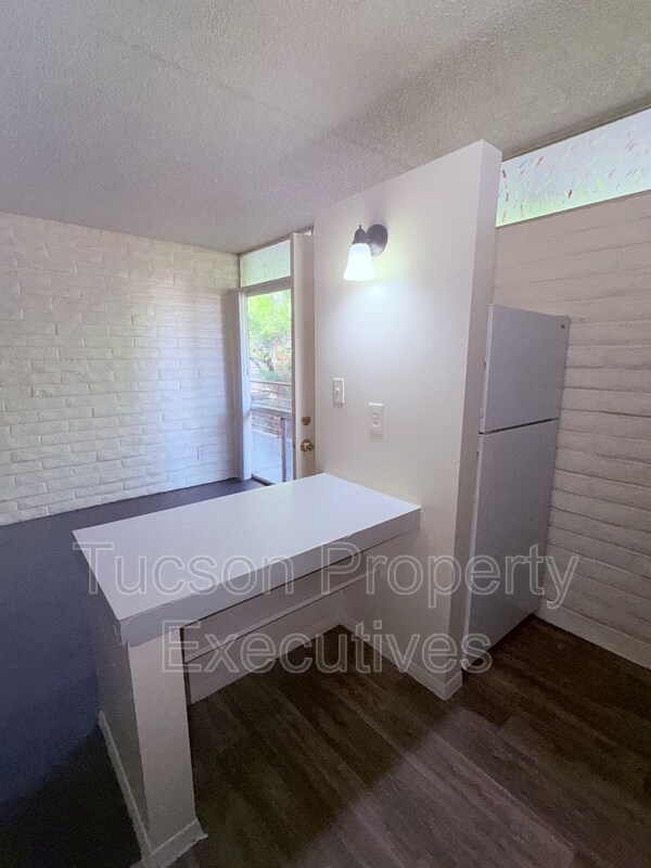 Building Photo - 20 N Leonora Ave