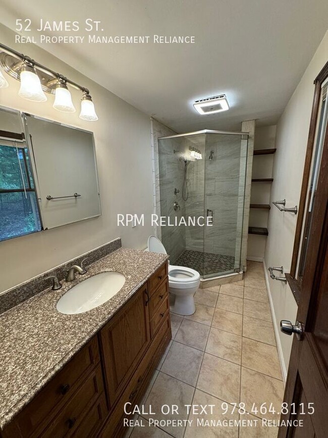 Building Photo - Charming 3BR/2BA Single-Family Home with F...