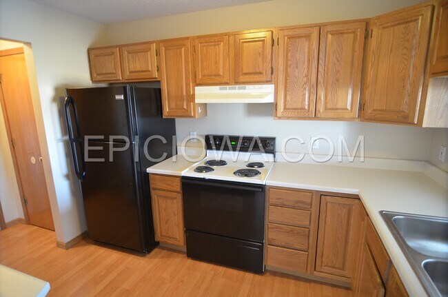 Building Photo - 2815 Ridgeview Way