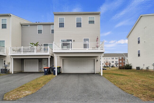 Building Photo - 310 N Pkwy Dr