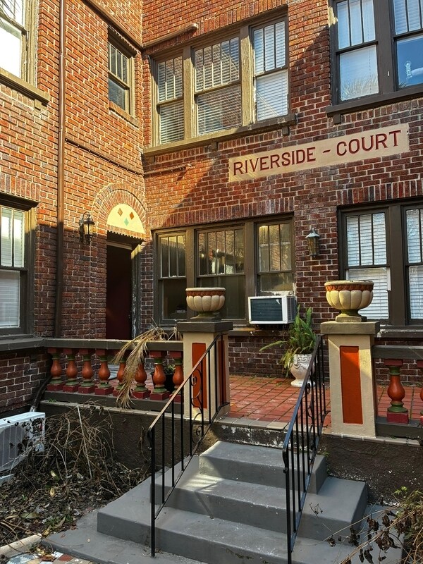 Foto del edificio - 2738 Riverside Ave